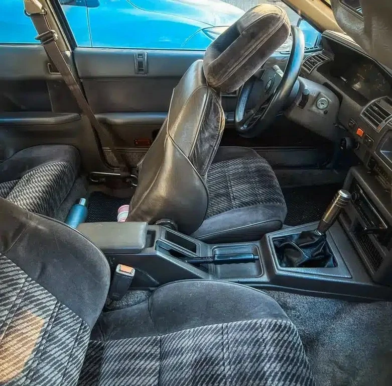 В Україні помітили культовий спорткар Nissan із 80-х (ФОТО) В Україні помітили культовий спорткар Nissan із 80-х (ФОТО)